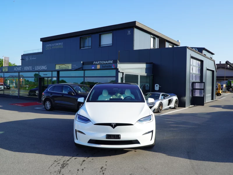 TESLA Model X 
